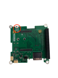 Gros plan sur le switch BOOT de la carte porteuse, montrant les positions nRPIBOOT et runOS